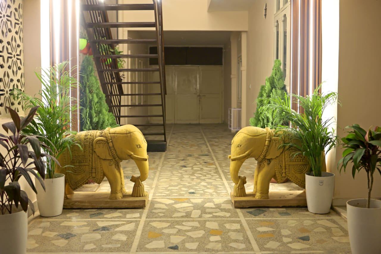 Luxury Rooms for a Short Stay in Jawahar Nagar, Jaipur--Jaipur